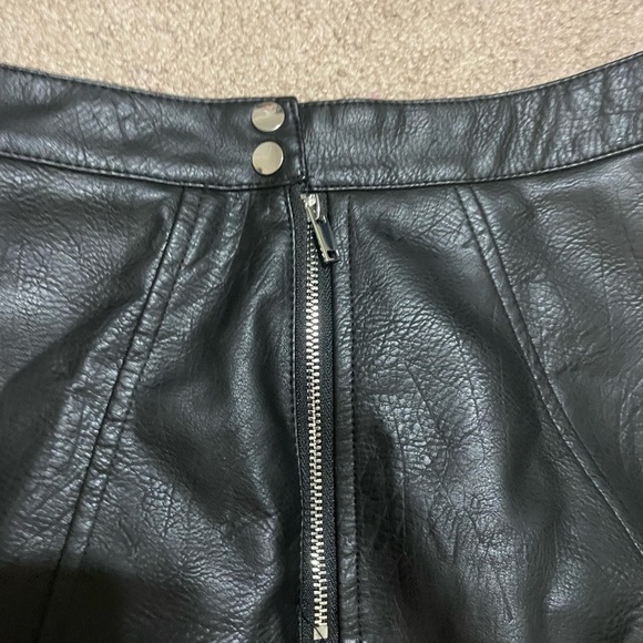 Zara Basic collection black vegan leather A-Line mini skirt size XS - Picture 5 of 10